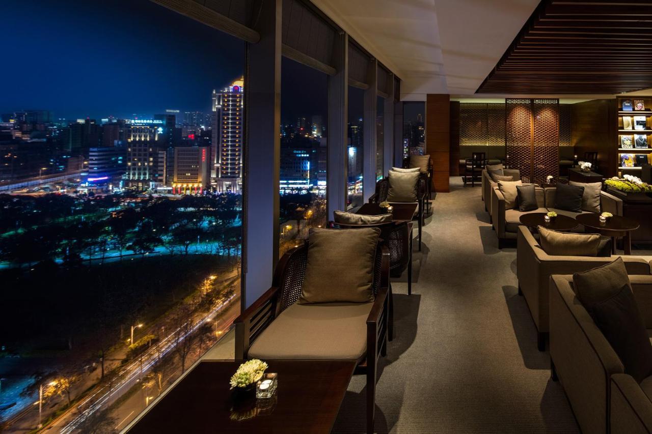 Club King Room